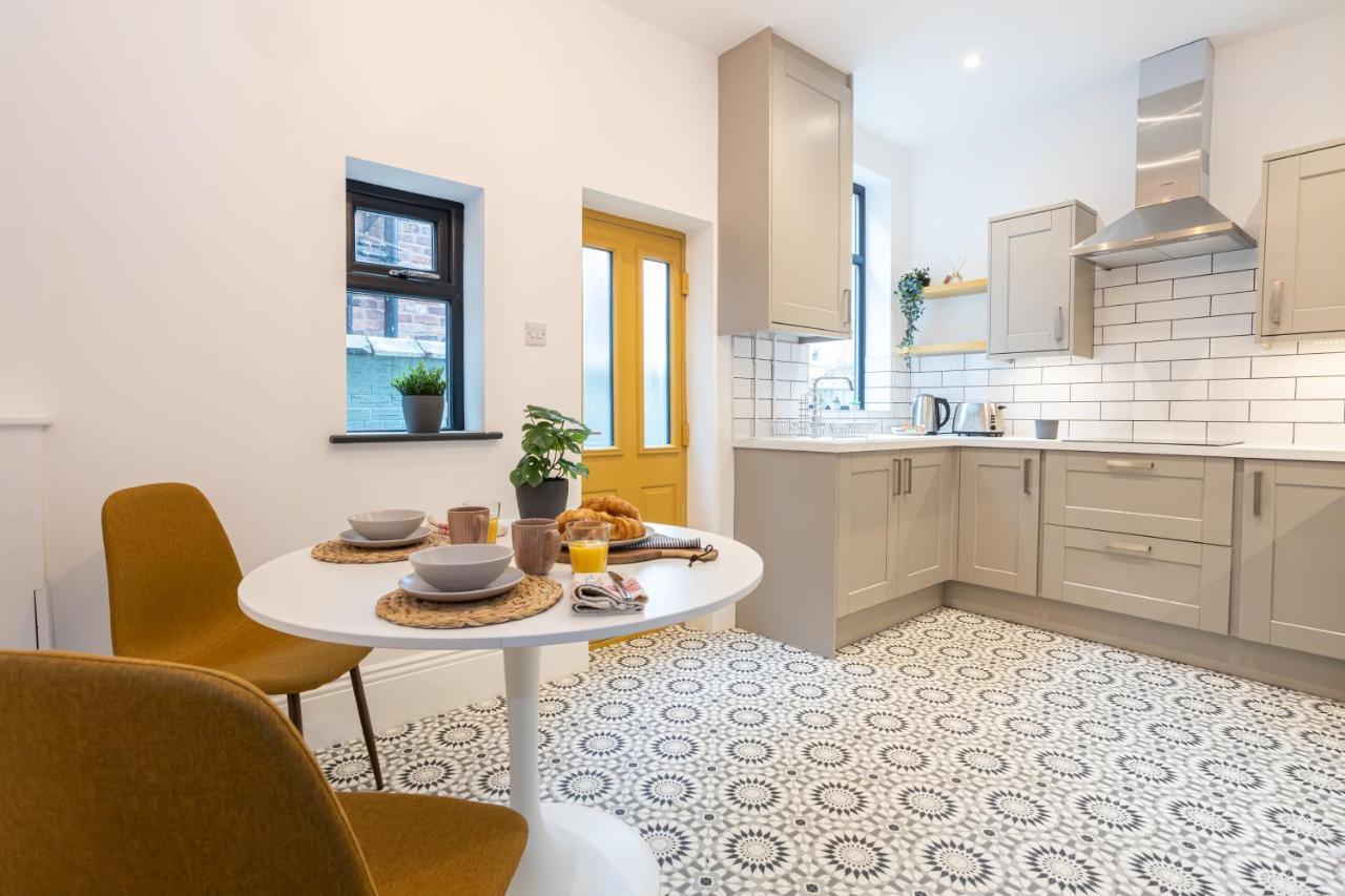 Stunning Scandi 3 Bed House In Manchester-Parking Villa Buitenkant foto