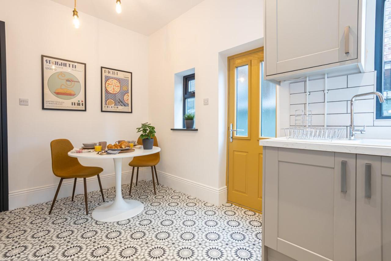 Stunning Scandi 3 Bed House In Manchester-Parking Villa Buitenkant foto