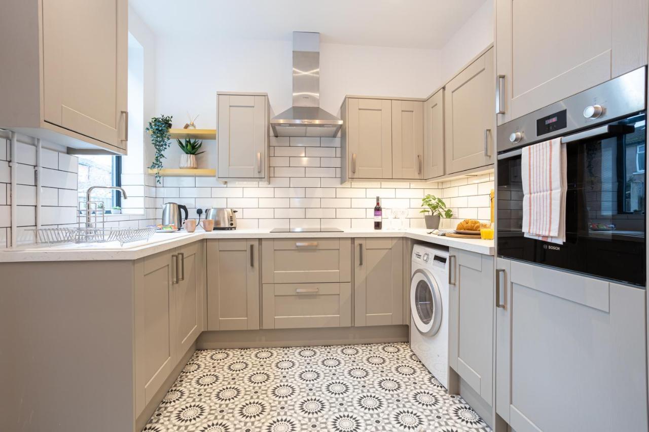 Stunning Scandi 3 Bed House In Manchester-Parking Villa Buitenkant foto